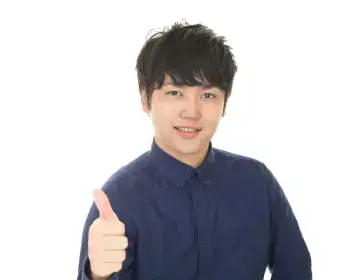 グットポーズをしている男性の画像